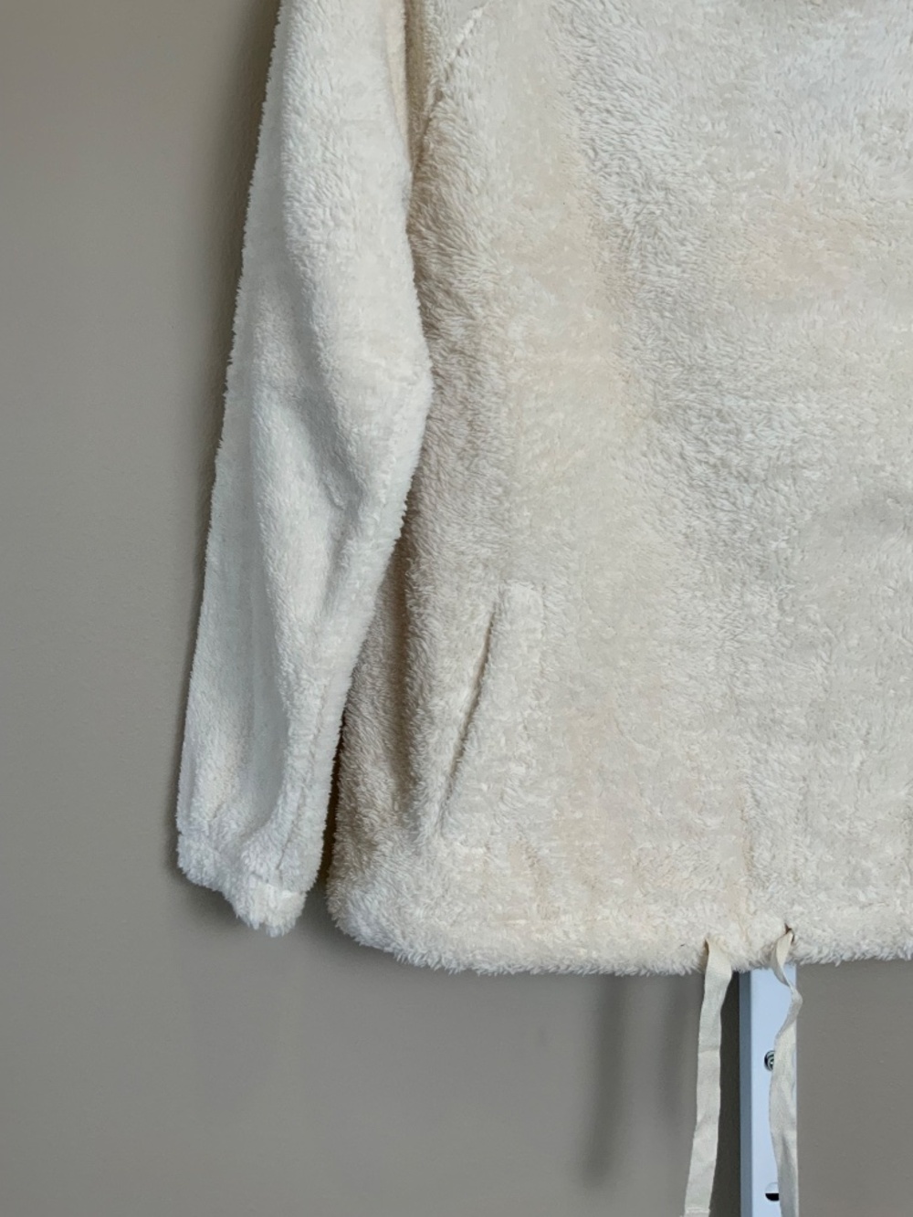 GAP Body Sherpa Mock-Neck Popover Kangaroo Pocket Sweatshirt - Picture 6 of 16